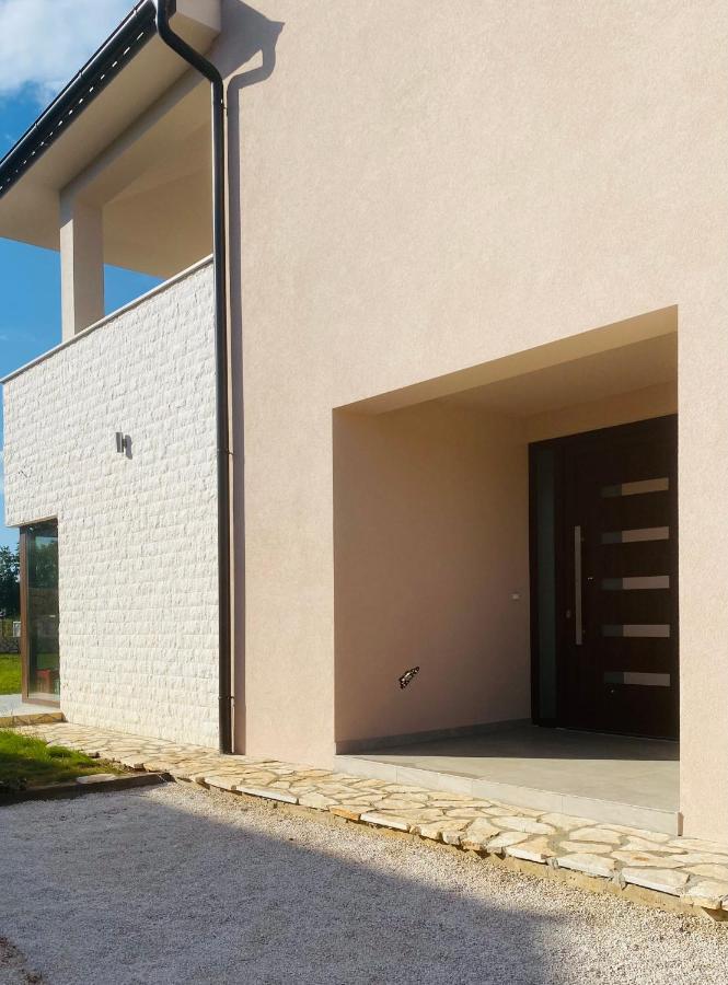 Villa Fluggi Near Labin Santalezi Exterior photo